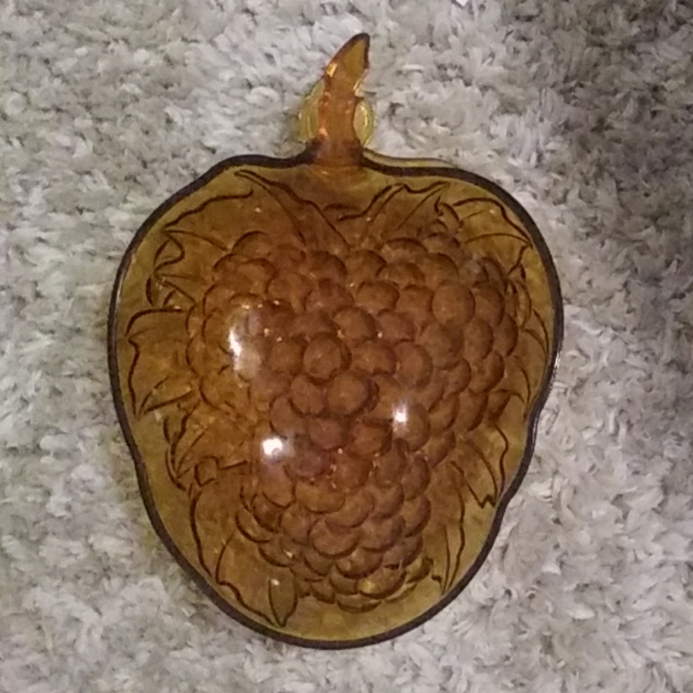 Vintage amber Indiana Glass grape bowl